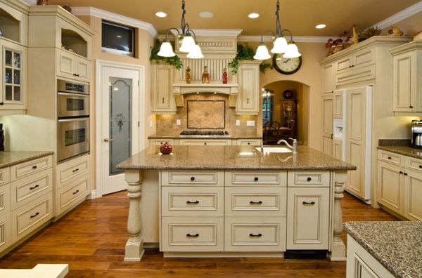 Classic kitchen cabinet colors | Classic kitchen cabinets, Country .