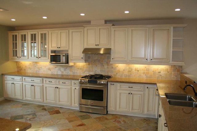 Antique White Kitchen Cabinets Home Design - Traditional .