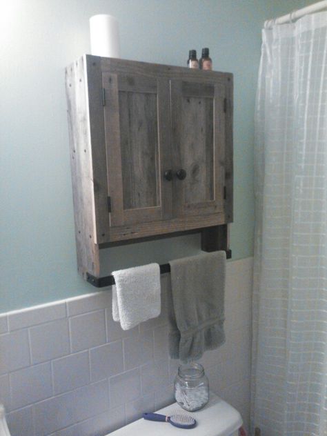 Reclaimed pallet wood bathroom wall cabinet (With images .