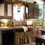 75 Cozy Christmas Kitchen Décor Ideas | Country kitchen decor .