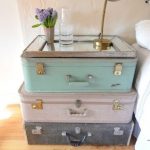 Repurposed suitcases into bedside table - so cute! | Table de .