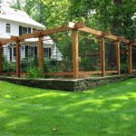 15 DIY Garden Fence Ideas With Pictures! | Fenced vegetable garden .