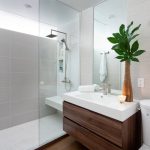 The Luxury Look of High-End Bathroom Vanities | Modern small .