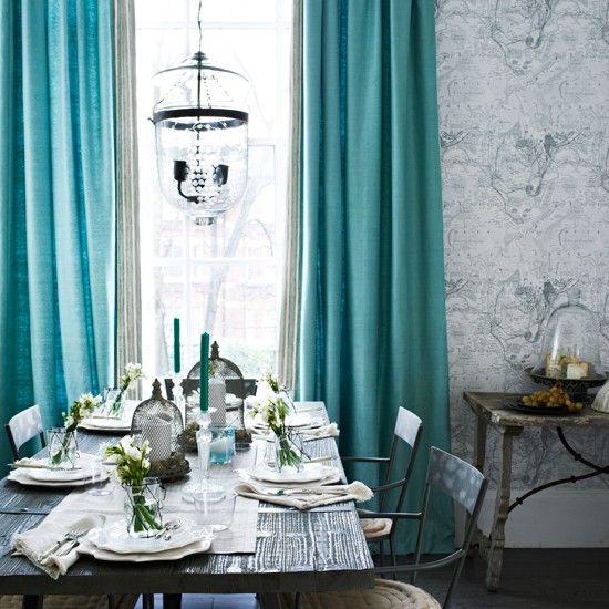 Grey tones dining room with turquoise curtains | Dining room .