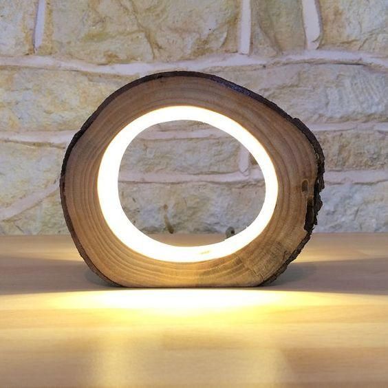 34 Wood Lamps You'll Want to DIY Immediately | Small desk lamp .