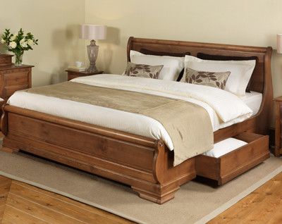 Probably the most traditional sleigh bed that I can sort of handle .
