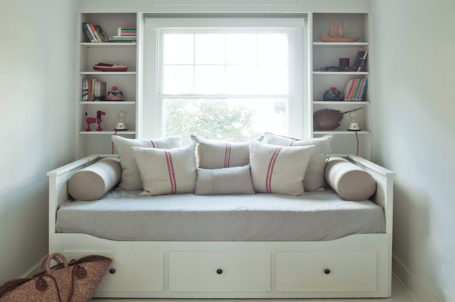 Ideas for storing bedrooms under the bed