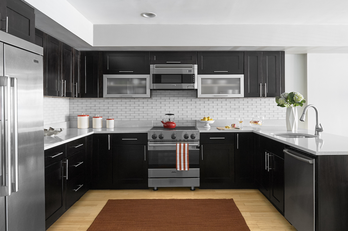 Kitchen remodeling tips rich in contrast