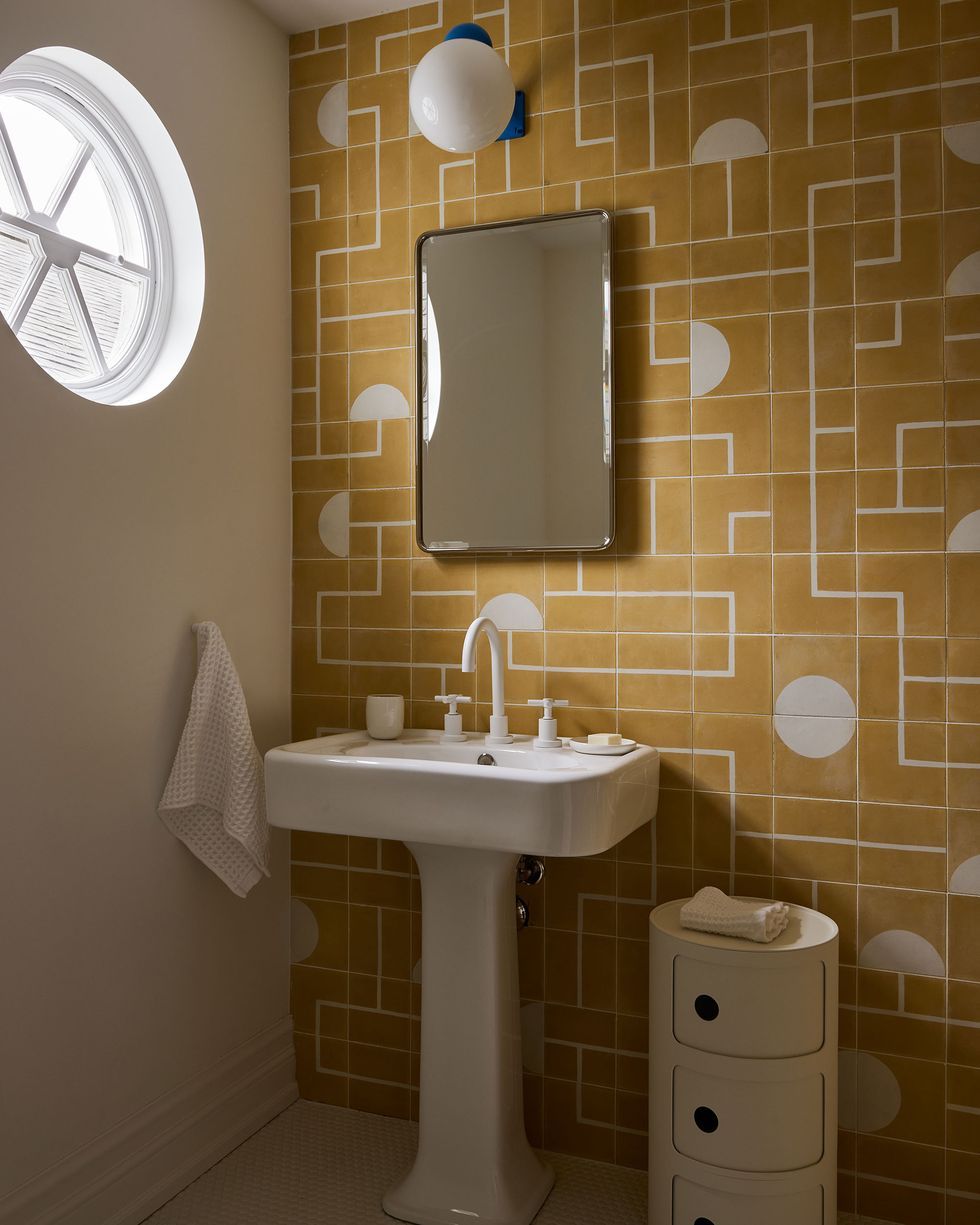 Elegant White Bathroom Storage Cabinet: A Stylish and Functional Addition to Your Space