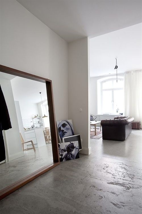 The Beauty and Functionality of Oversized Wall Mirrors