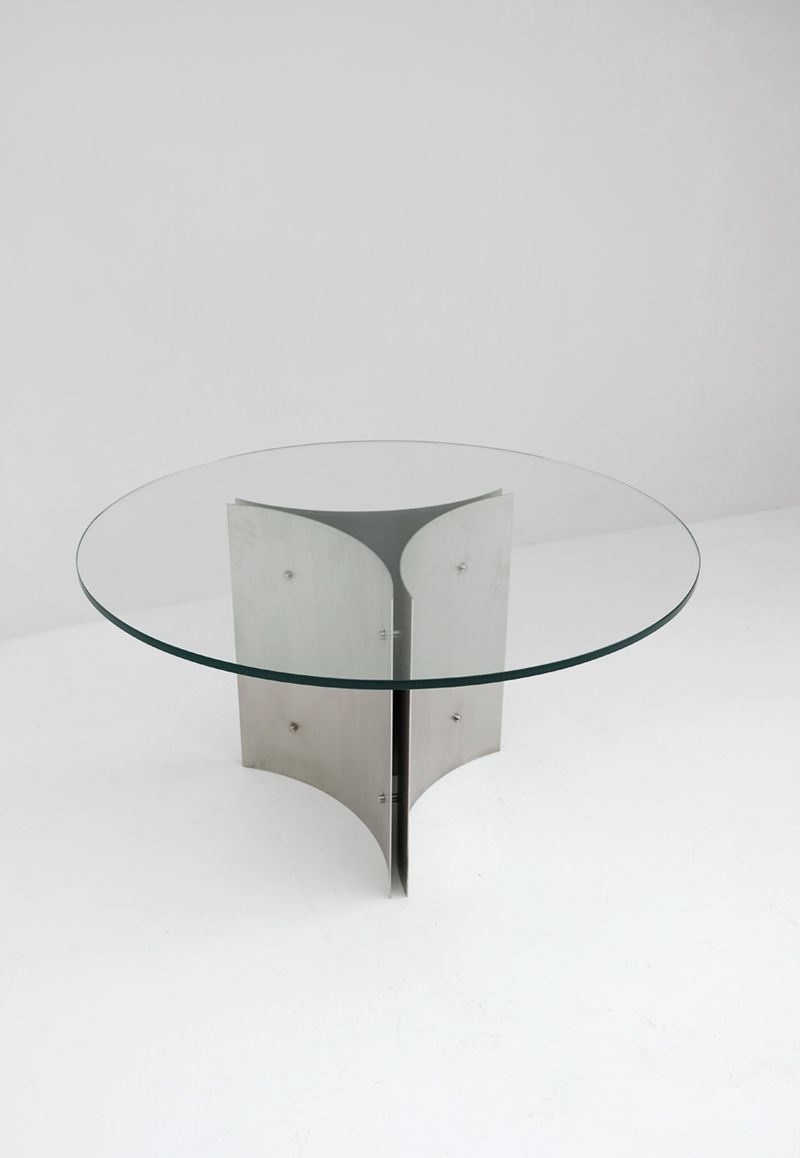 A Stylish Dining Solution: Round Glass Dining Tables