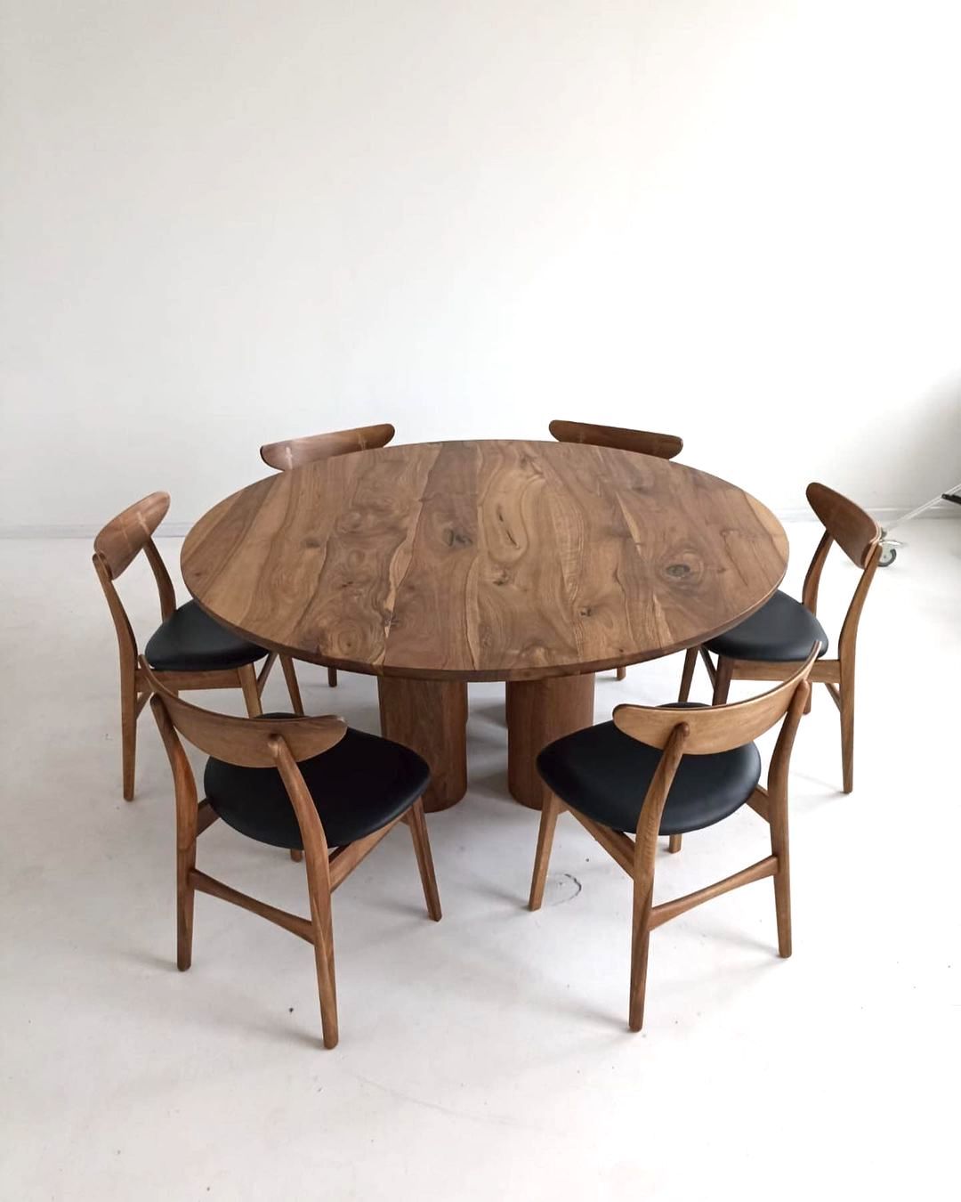 Beautiful Walnut Dining Table: A Stunning Addition to Your Home