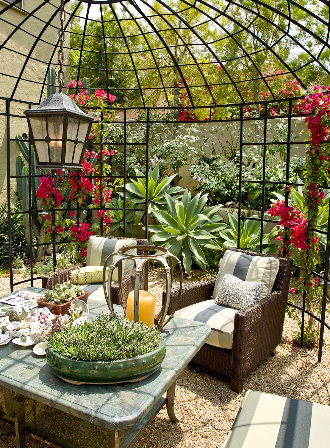 Beautiful and Inviting Outdoor Space: Enhance Your Patio with Stylish Decor