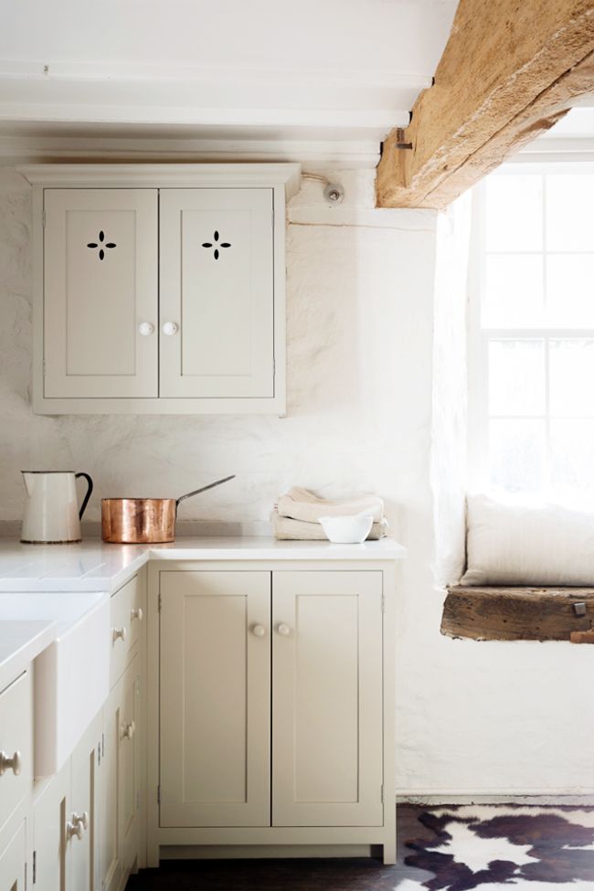 Charming Cabinets for Your Country Kitchen