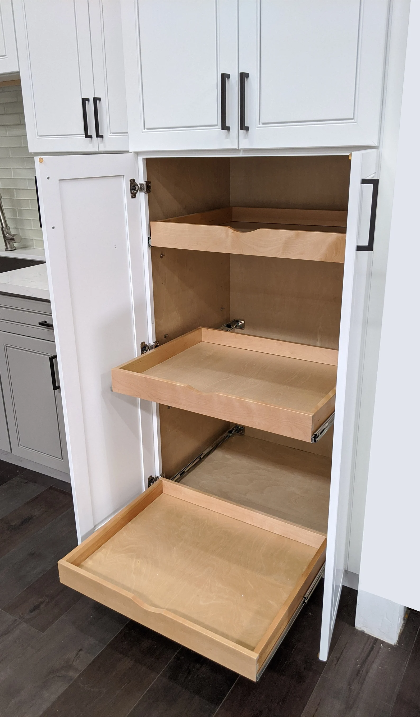 Choosing Assembled Kitchen Cabinets: A Practical Solution for Your Home