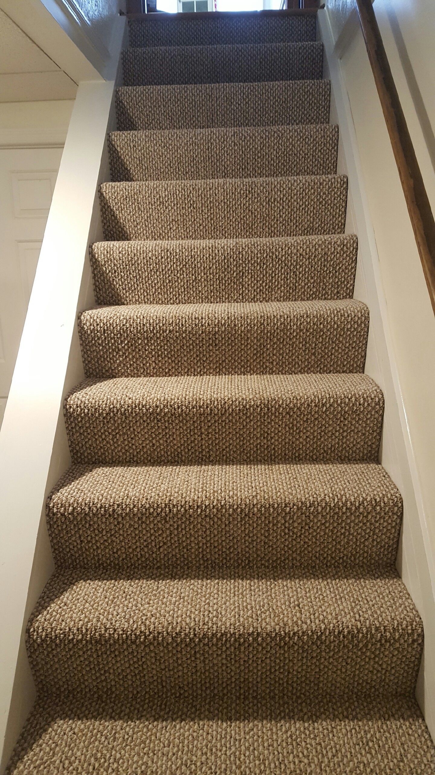 Choosing the Right Carpet for Your Stairs: A Guide to Finding the Perfect Fit
