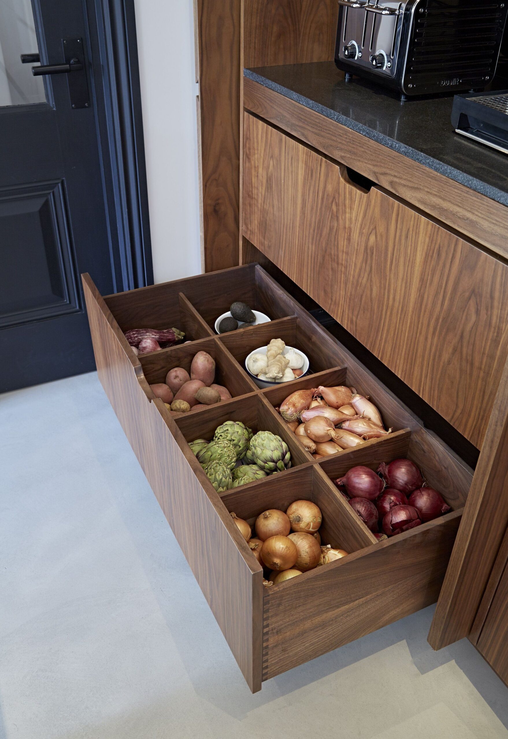 Efficient Ways to Organize Kitchen Storage Cabinets