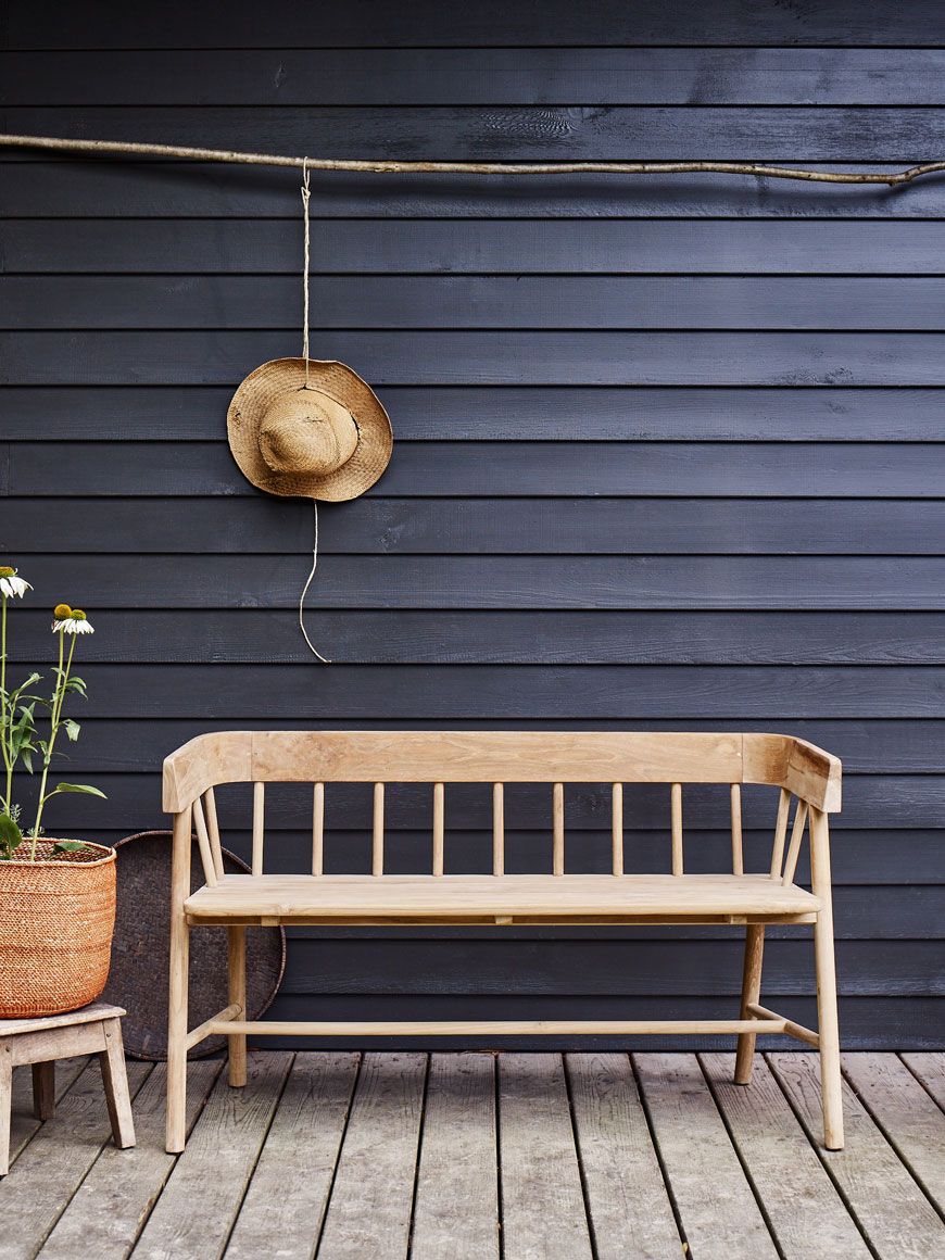 Explore the Beauty and Practicality of Garden Benches