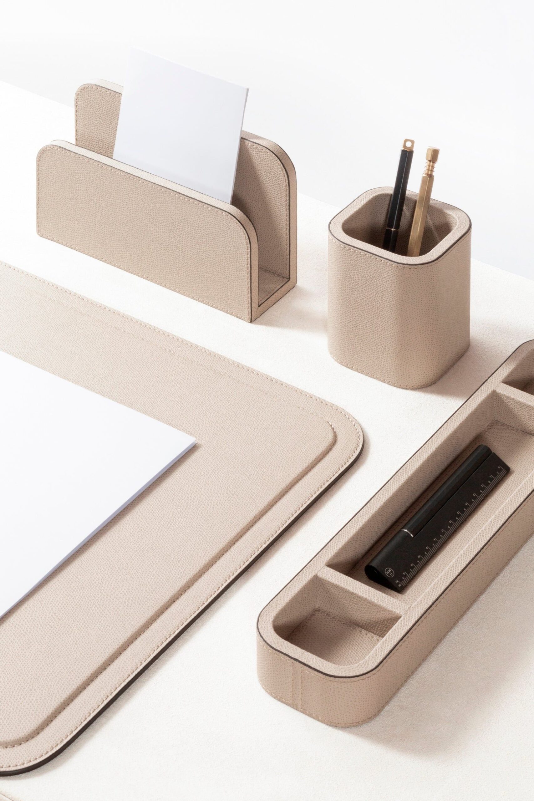 Must-Have Executive Desk Accessories for a Stylish and Organized Workspace