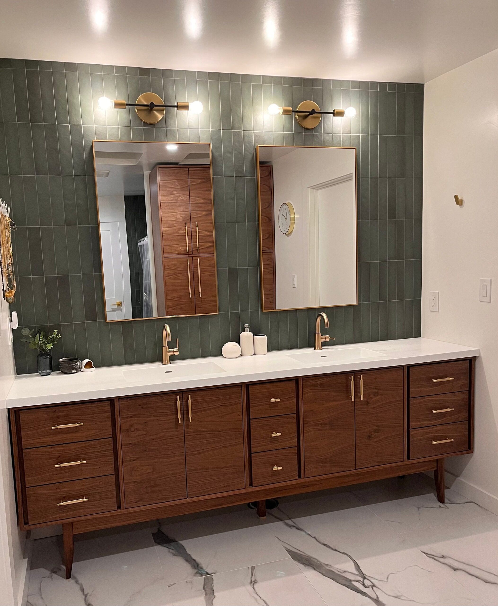 Smart Storage Solutions for Your Bathroom: Maximizing Space with Cabinets