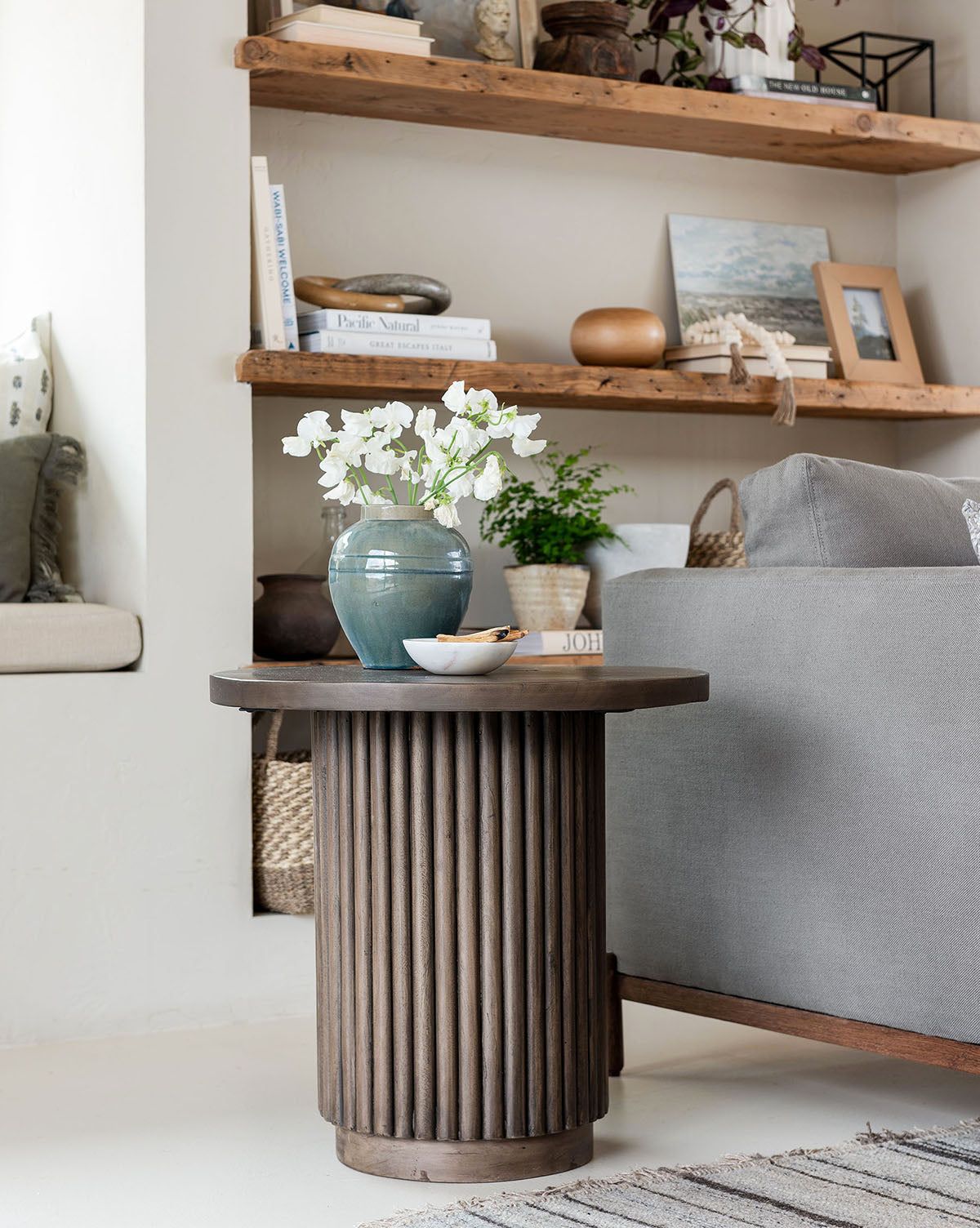 Stylish Circular Side Table: A Perfect Addition to Your Home Décor