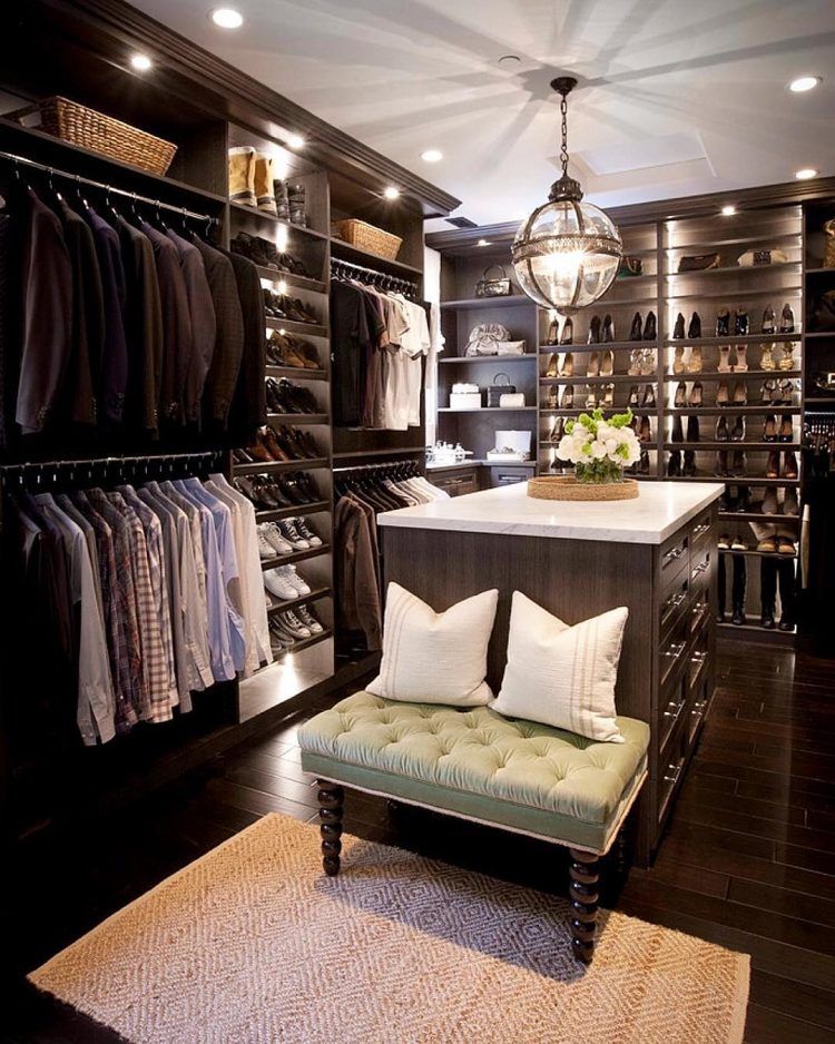 Stylish and Functional Walk-in Closet Design Inspiration