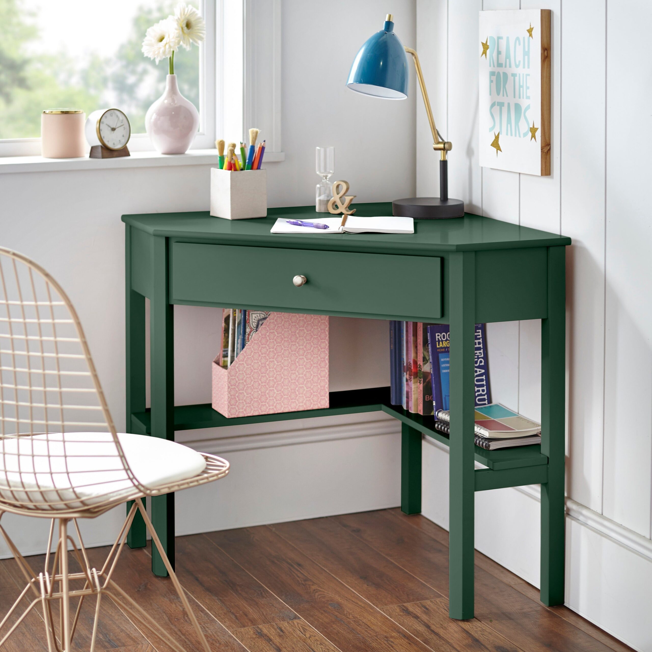 The Beauty and Functionality of a Corner Desk