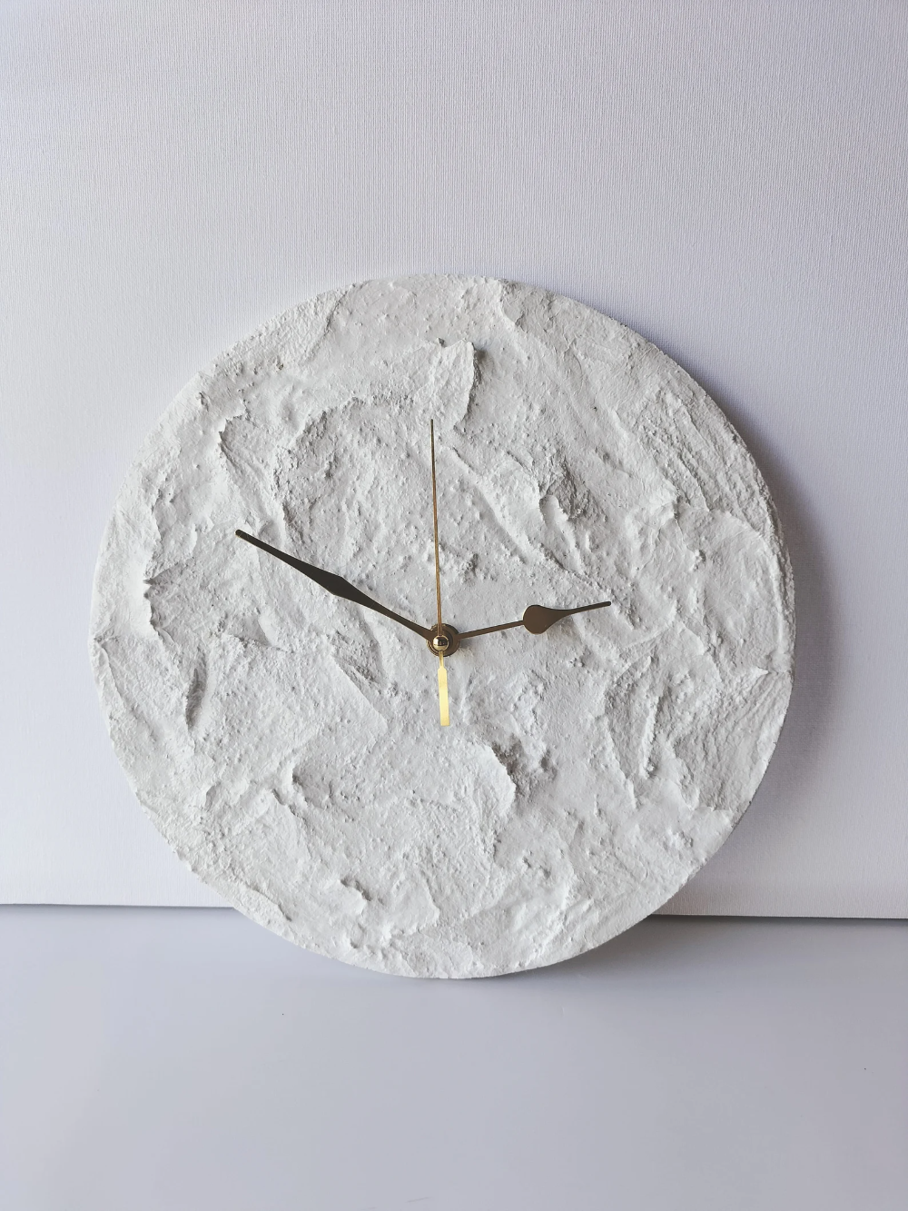 The Beauty of Oversized Modern Wall Clocks