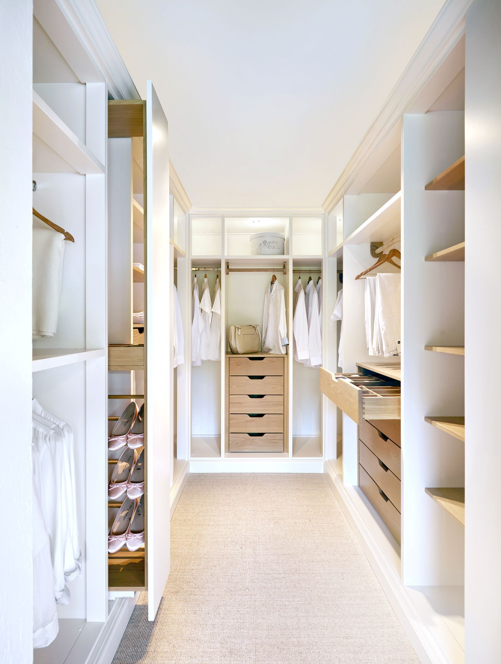 The Ultimate Storage Solution: The Luxurious Walk-in Closet
