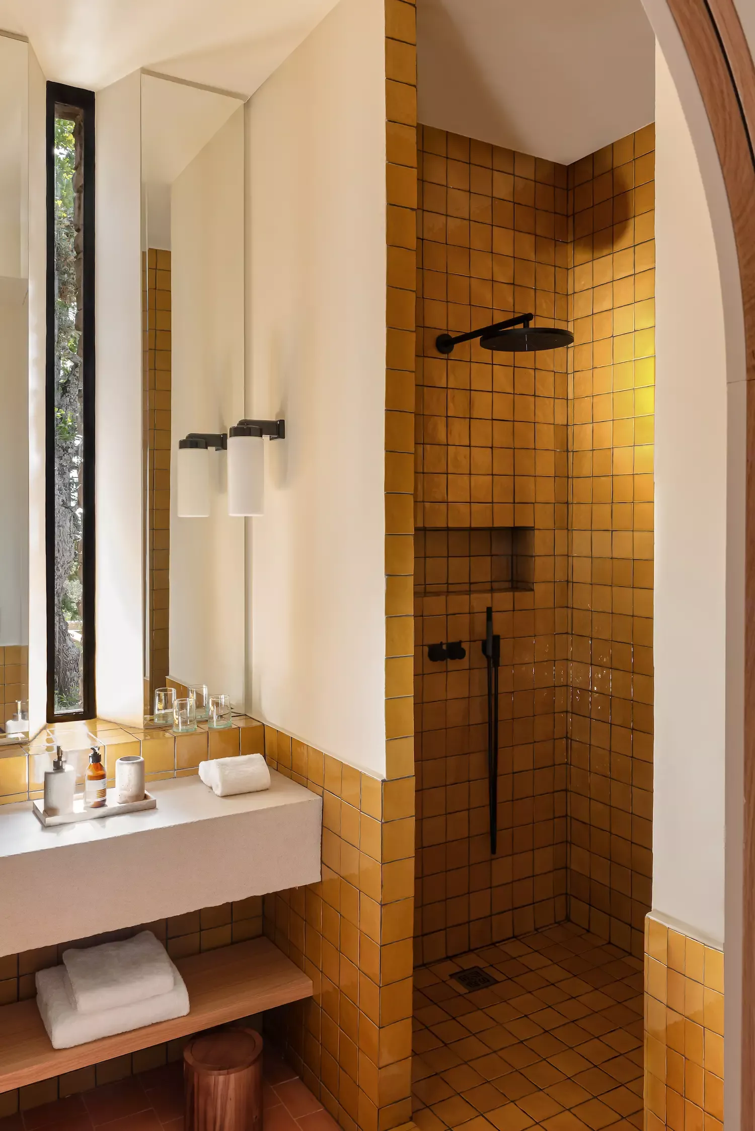 Transforming Compact Bathrooms with a Stunning Makeover