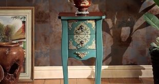 Discovering Charm: Our Review of the Vintage Blue Side Table