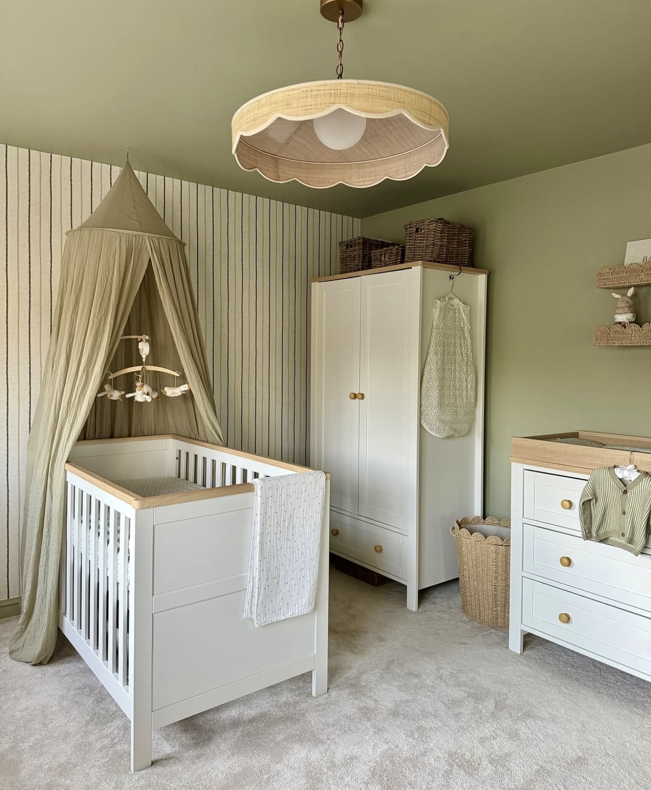 29 Nursery Decor Ideas Combining Vintage Charm, Modern Style, and Whimsical Details