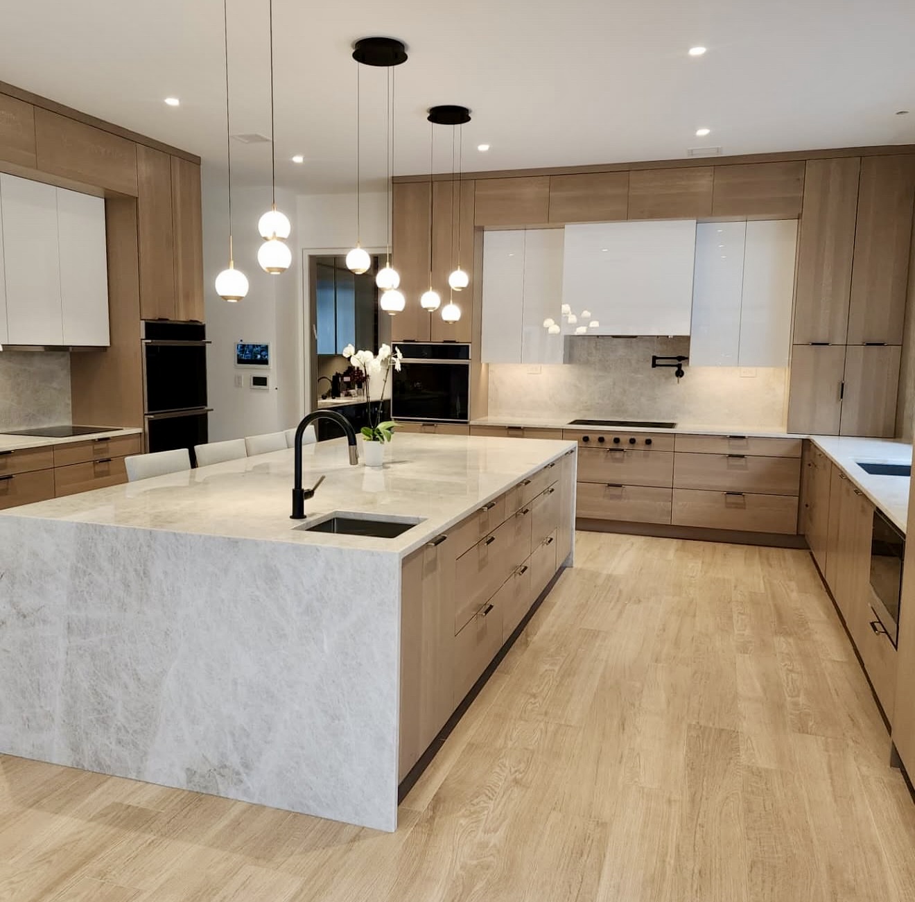 35 Stylish Modern Kitchen Designs with Luxury Details and Smart Layouts 35 Stylish Modern Kitchen Designs with Luxury Details and Smart Layouts