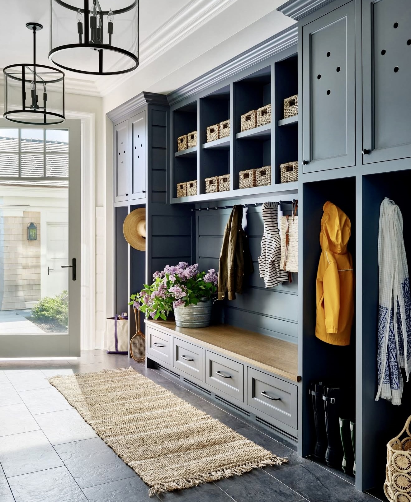 35 Stylish and Functional Mudroom Ideas for Modern American Homes