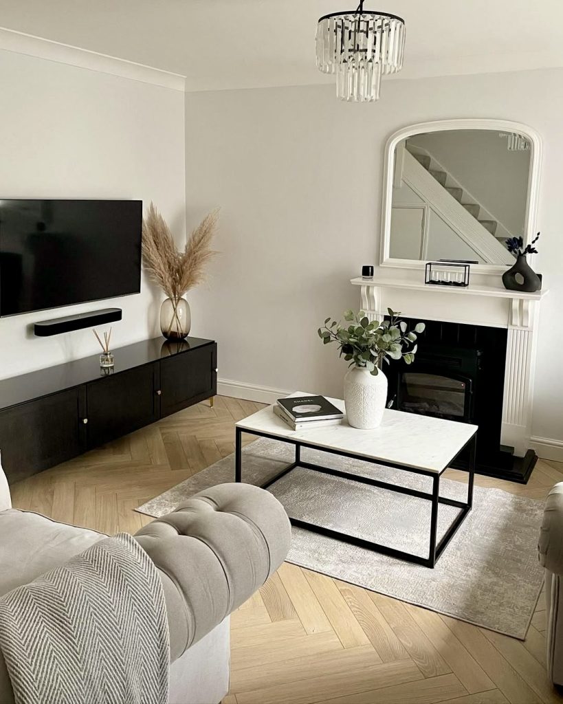 Parquet flooring with black decor accents