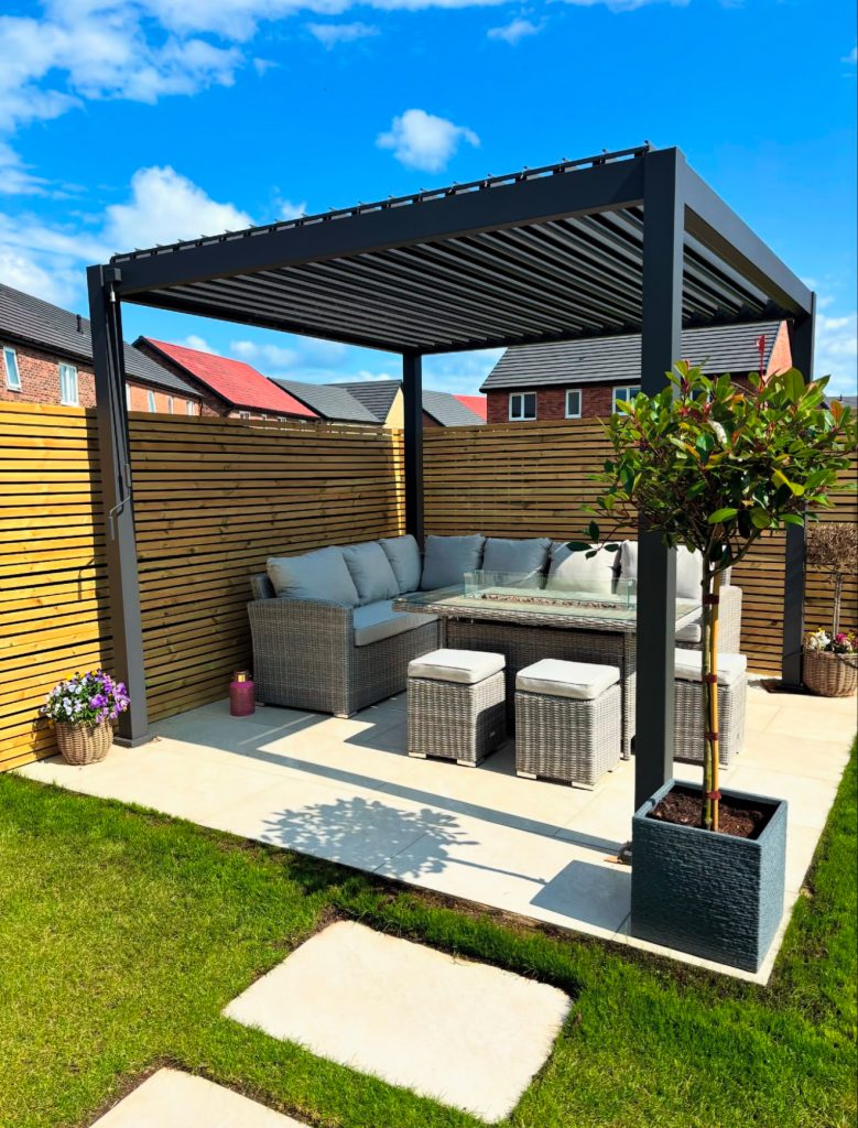 Contemporary fence with pergola lounge