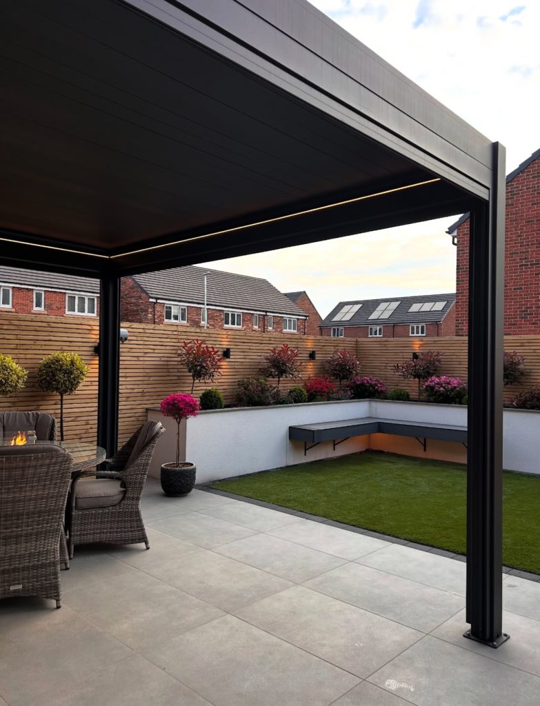 Elevated slatted fence with LED lighting