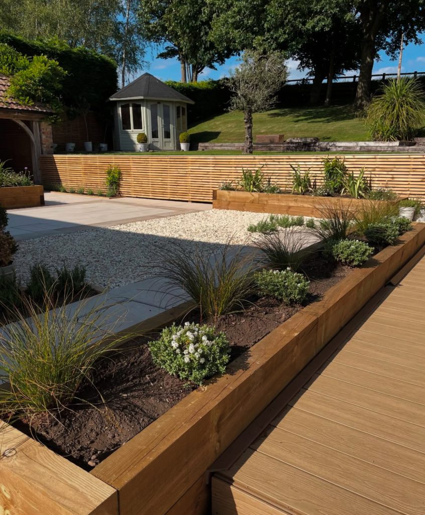 Modern horizontal fence with terraced planting
