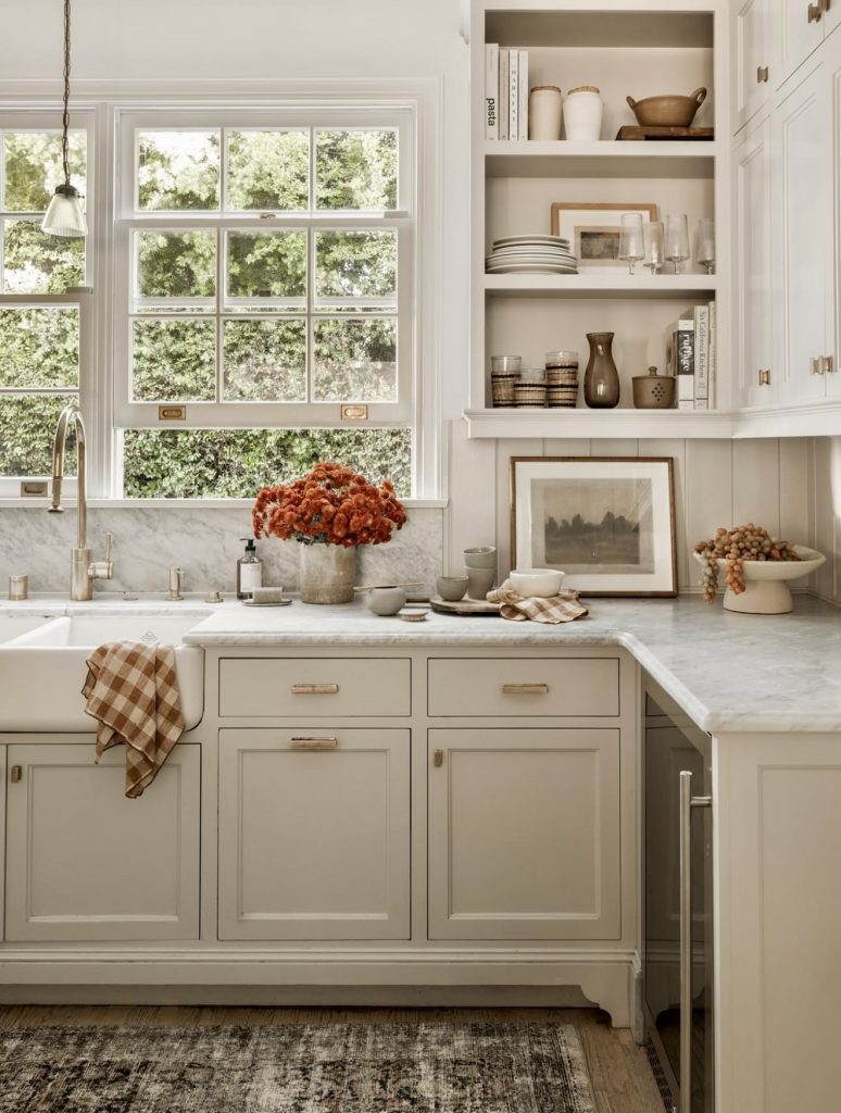 Cozy Farmhouse Kitchen with Neutral Tones