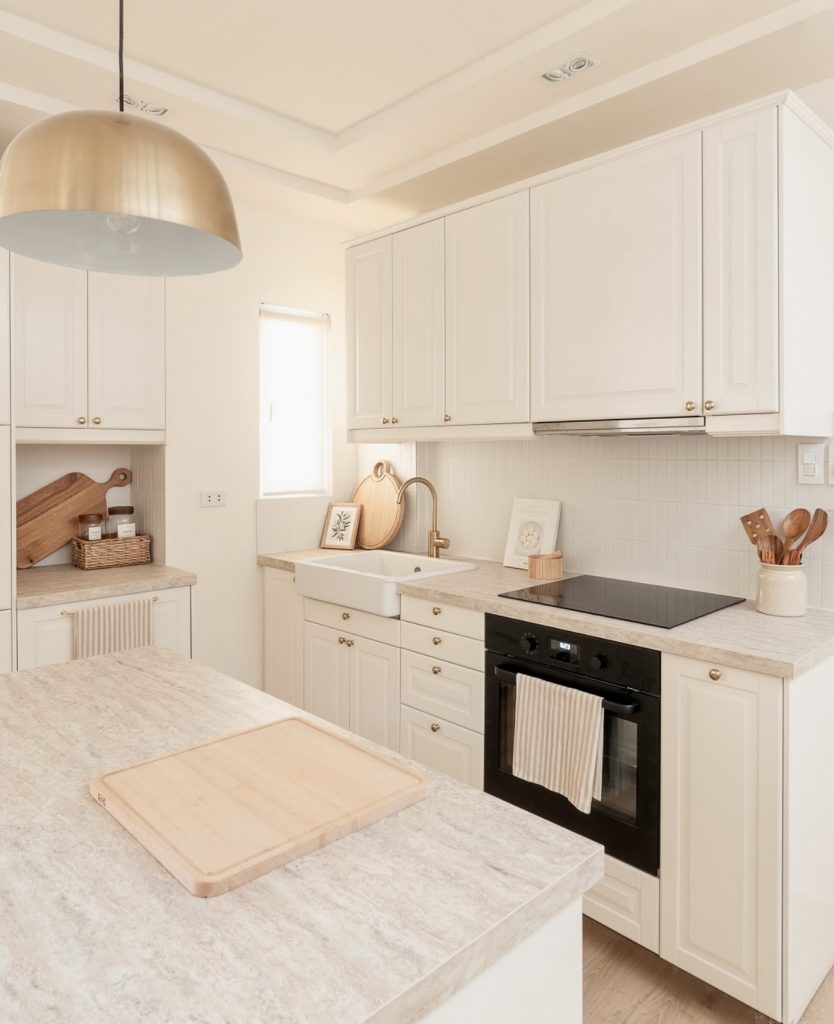 Scandinavian Kitchen with Soft Neutral Palette