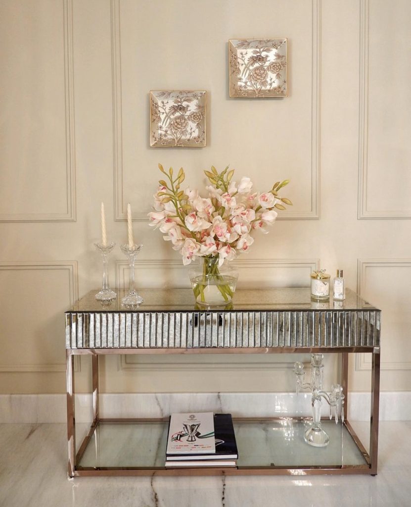 Elegant dining room with mirrored console