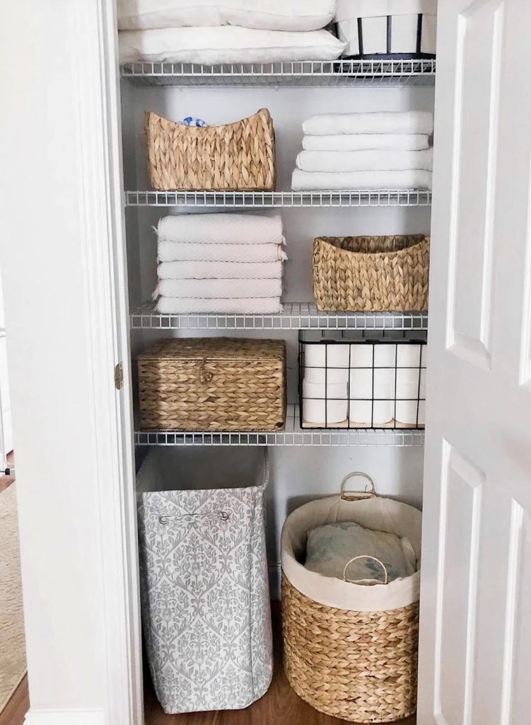 Wire shelving with natural fiber baskets