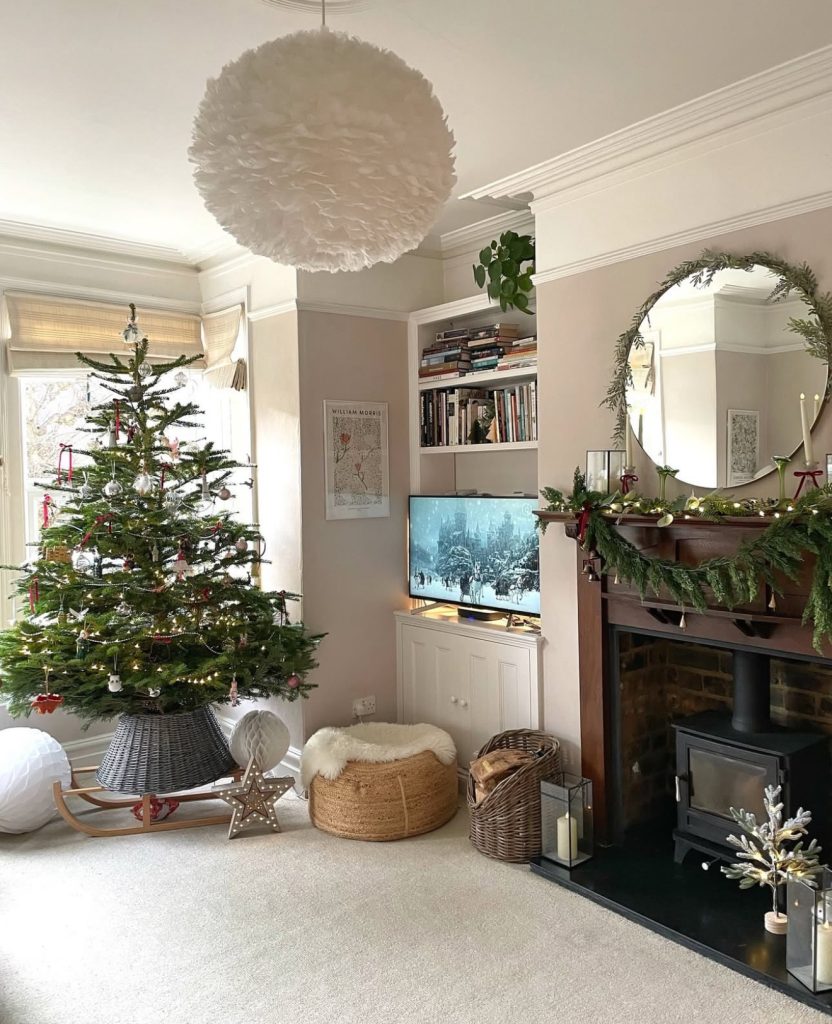 Minimalist natural Christmas décor