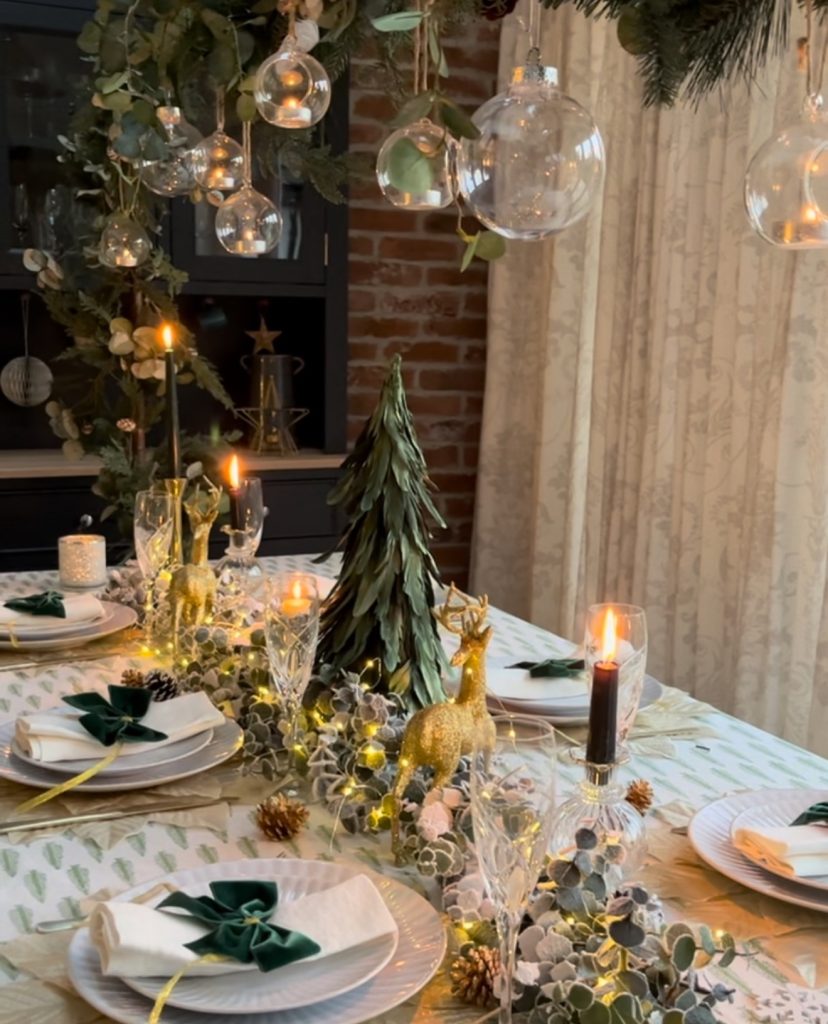 Elegant Christmas dining table