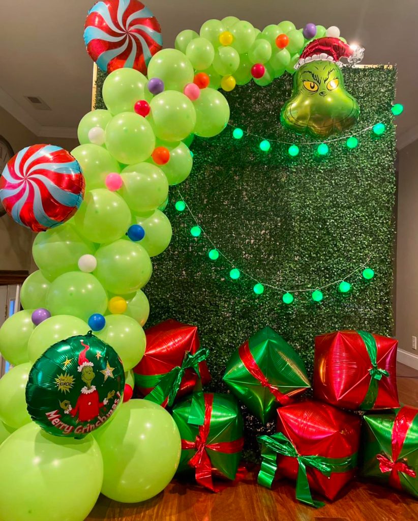 Grinch Balloon Backdrop with Gifts