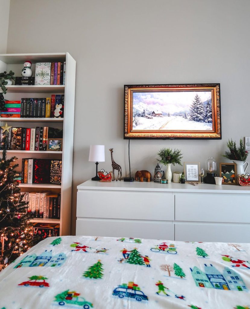 Playful Christmas bedroom with colorful bedding