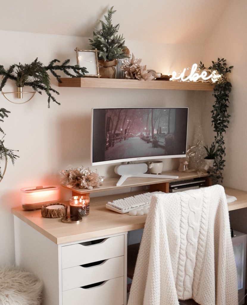 Minimalist holiday home office