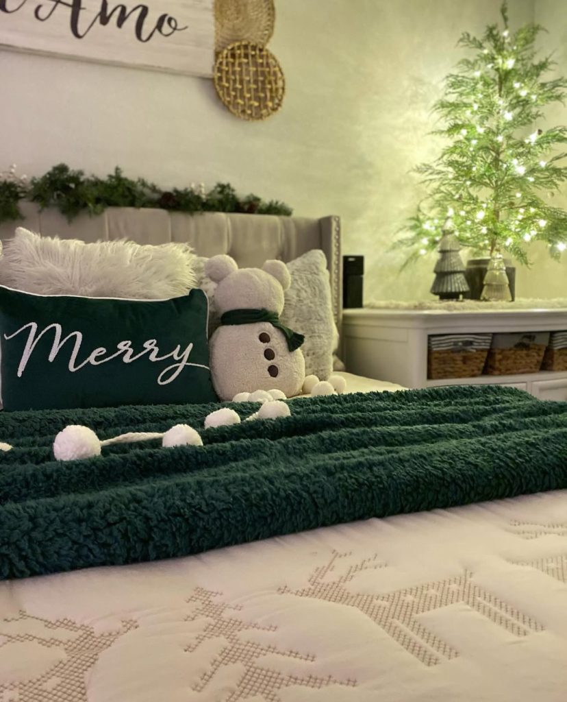 Minimalist Christmas room with green and white decor