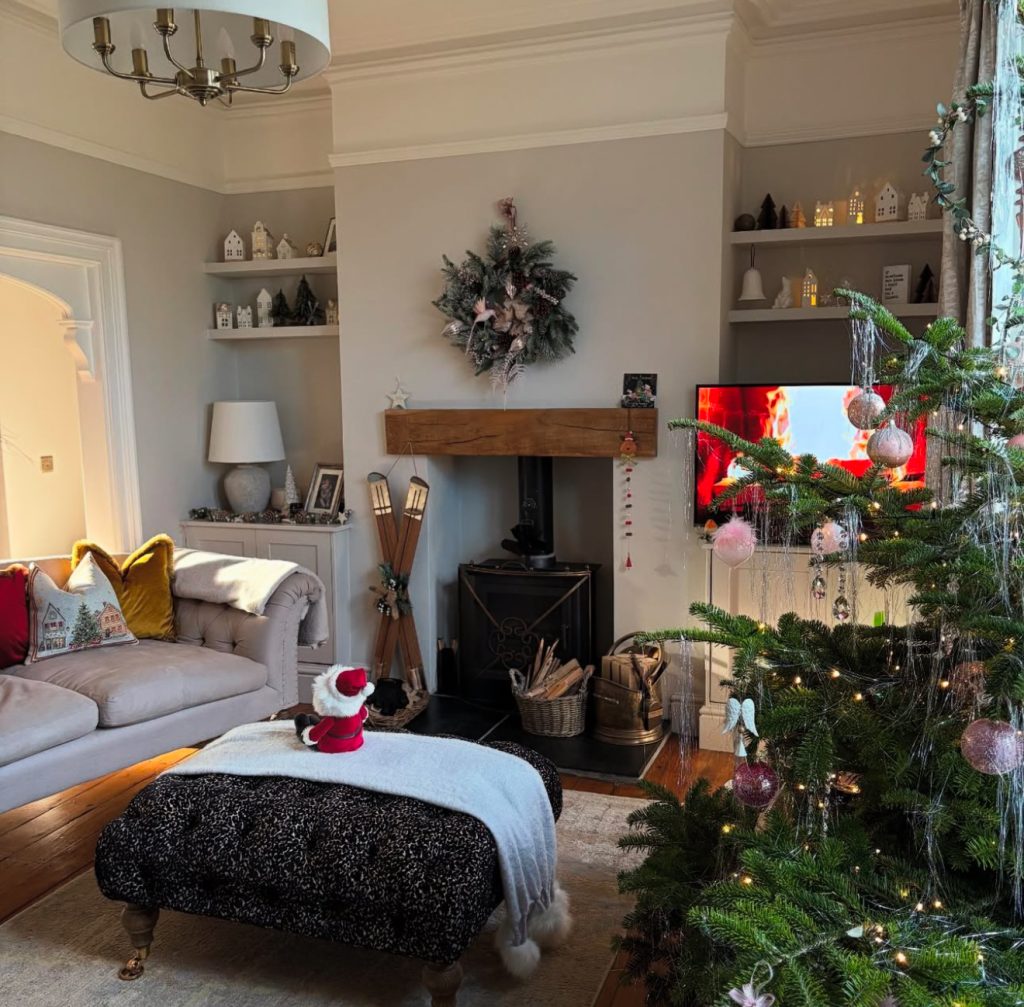 Living room with pastel Christmas decorations