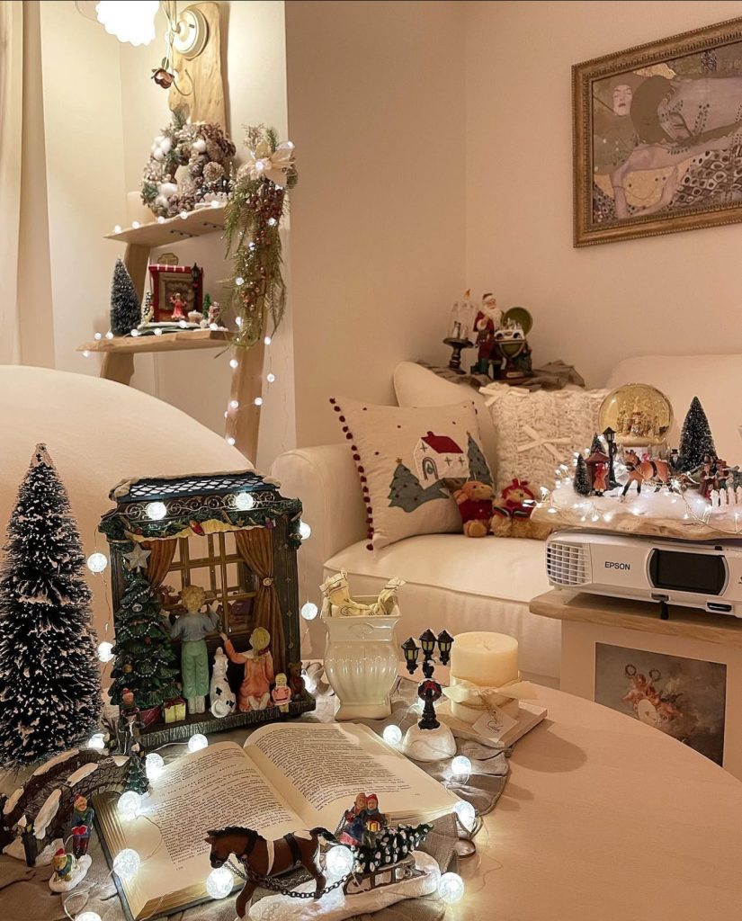 Living room with pastel Christmas decorations